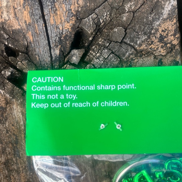 NEW ST. PATRICKS DAY ADULT PARTY FAVORS BUNDLE OF 2 (BUTTONS & NECKLACES) 40 CT - Picture 6 of 9